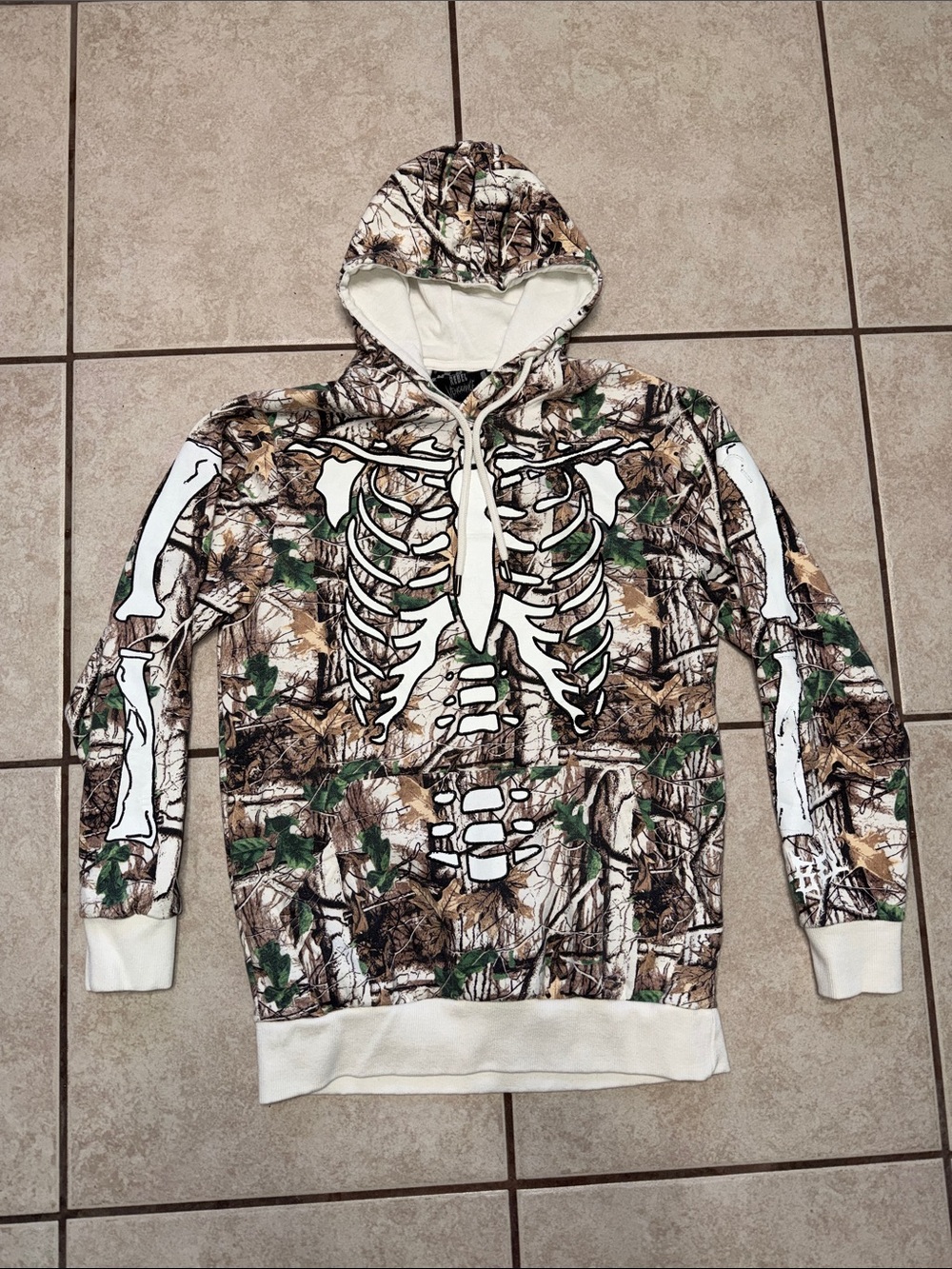 Rebel Skeleton Camo Hoodie Men’s Medium Y2K Gothic Streetwear Hunting Skull